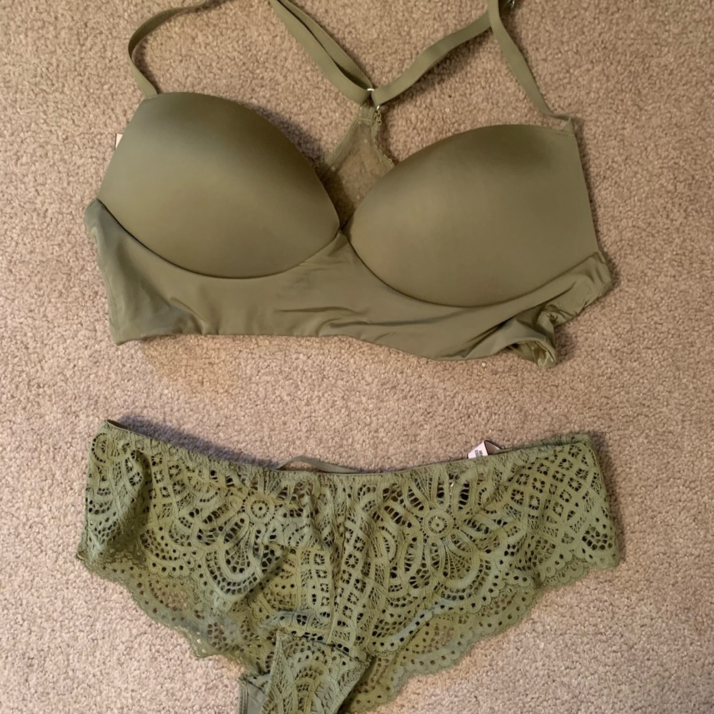 NWT •VS• Laungerie